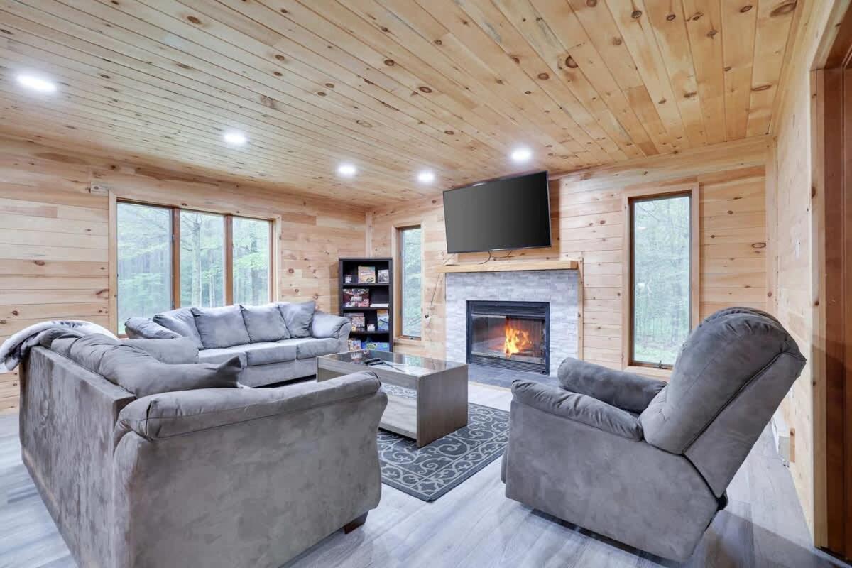 Relax In Blakeslee - Spacious 5Br Home With Bbq Bagian luar foto