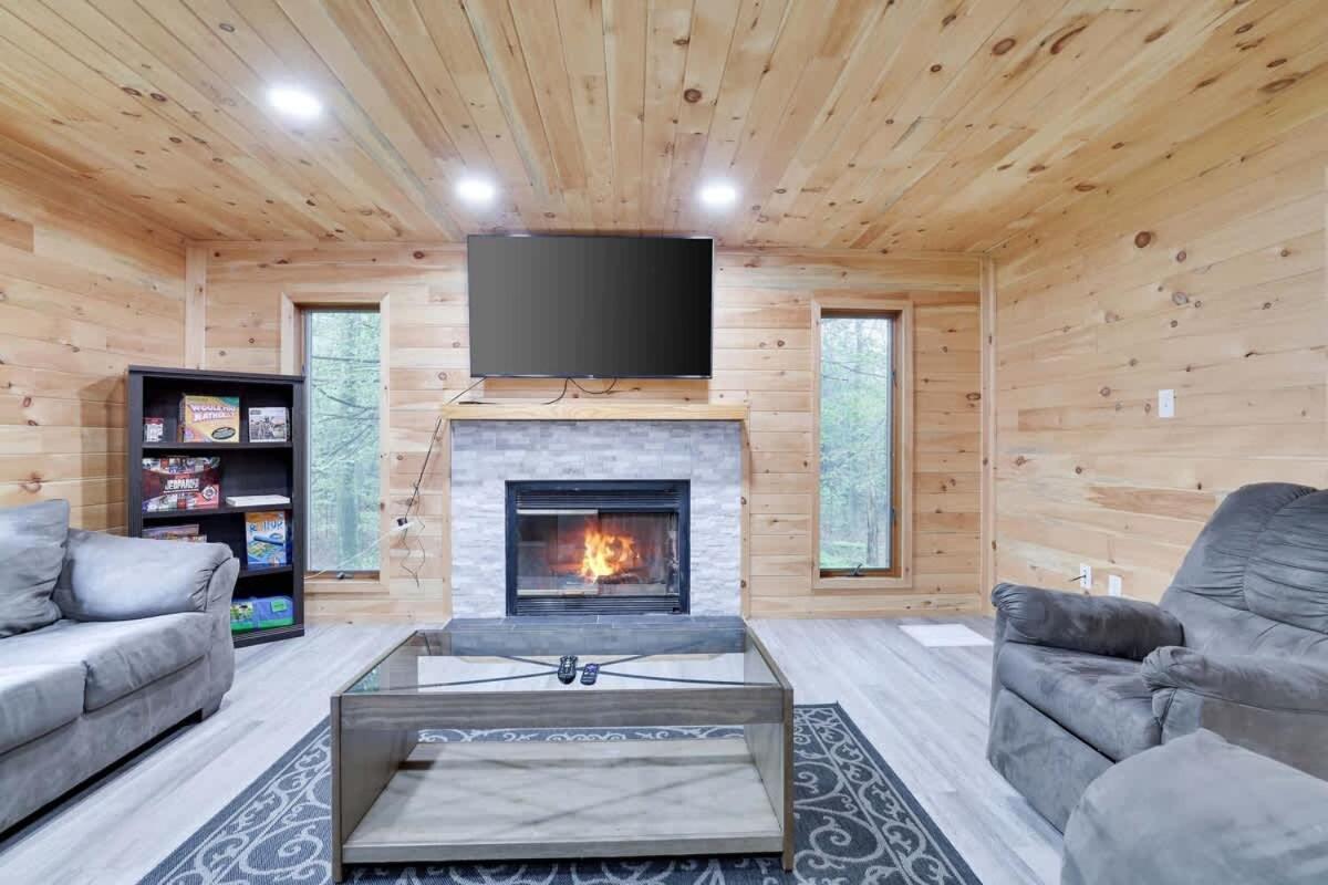 Relax In Blakeslee - Spacious 5Br Home With Bbq Bagian luar foto