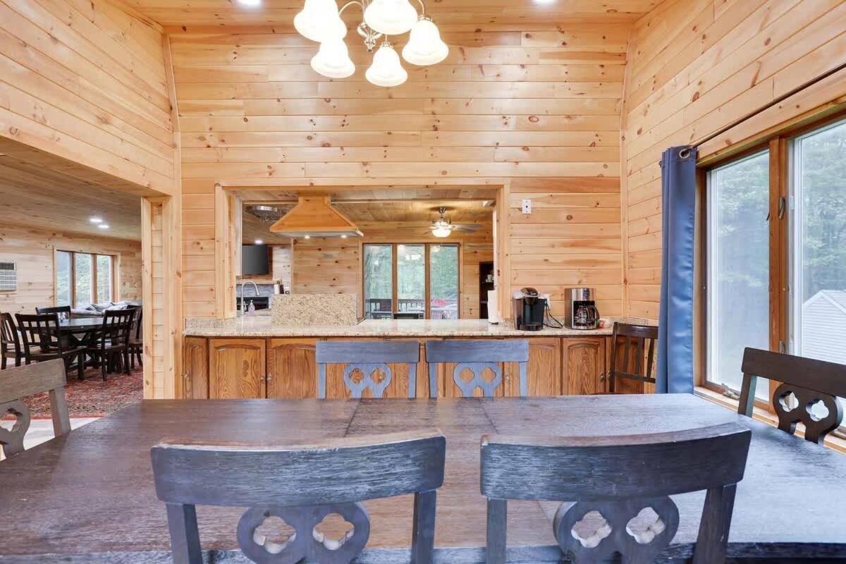 Relax In Blakeslee - Spacious 5Br Home With Bbq Bagian luar foto